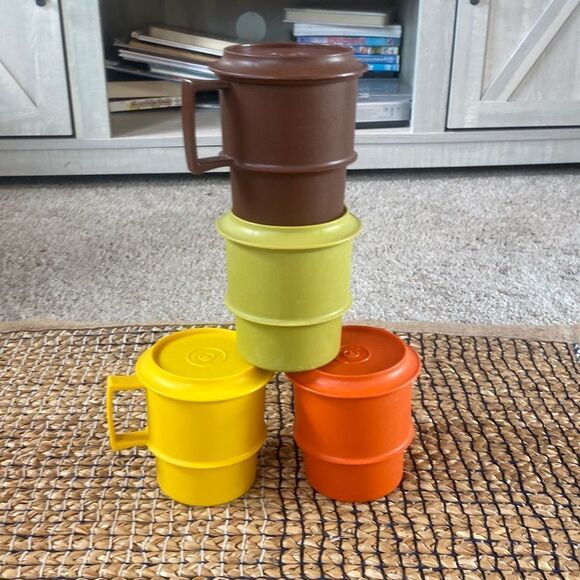 Bundle of 4 Vintage Tupperware Cups with Lids/Saucers - Picture 1 of 10